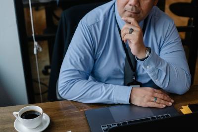 Delegar o digital: 4 coisas que você precisa saber antes de terceirizar o site da sua empresa